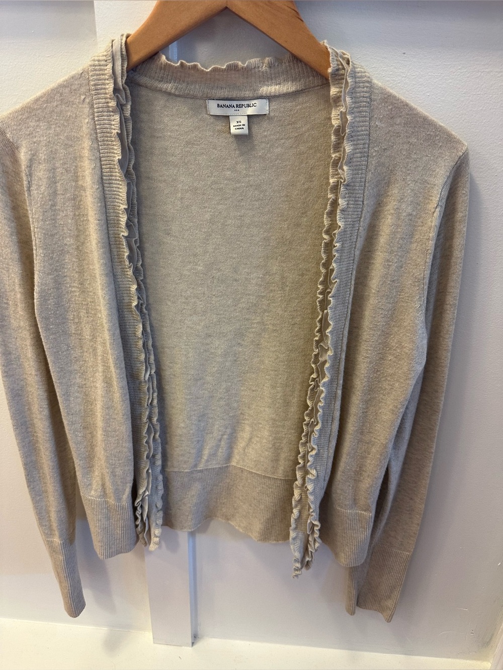 Banana Republic Women’s Cream Ruffle-Trim Cardigan Sweater size XS